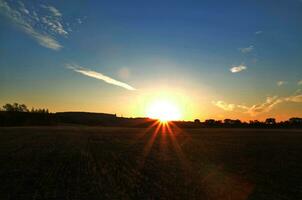 amanecer y campos foto