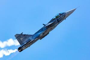 ostravá, checo república, 2023 - húngaro aire fuerza saab jas 39 quejarse combatiente chorro avión volador. aviación y militar aeronave. foto