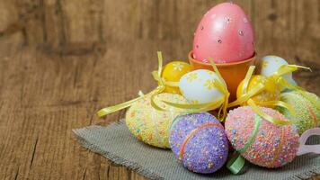 vistoso Pascua de Resurrección huevos. vibrante, festivo fiesta decoraciones simbolizando primavera celebracion y tradicional florido diseños foto