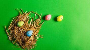 vistoso Pascua de Resurrección huevos. vibrante, festivo fiesta decoraciones simbolizando primavera celebracion y tradicional florido diseños foto