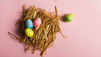 vistoso Pascua de Resurrección huevos. vibrante, festivo fiesta decoraciones simbolizando primavera celebracion y tradicional florido diseños foto