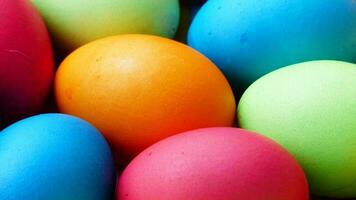 vistoso Pascua de Resurrección huevos. vibrante, festivo fiesta decoraciones simbolizando primavera celebracion y tradicional florido diseños foto