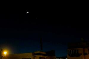 the crescent moon is seen in the sky photo