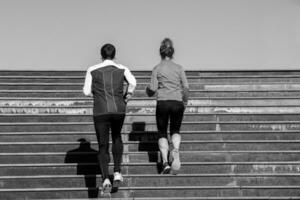 Pareja hacer ejercicio juntos foto