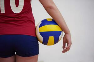 niña jugando voleibol foto