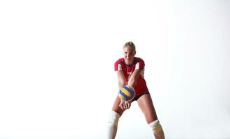 mujer jugando voleibol foto