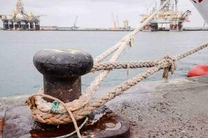 a rope tied to a ship's anchor photo