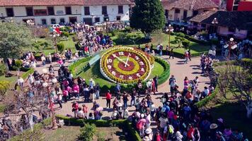 l'horloge de Zacatlán de le pommes, puebla et Haut vue de église drone vue video