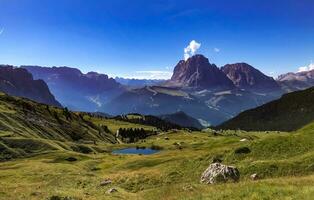 seceda pico Italia dolomitas verano excursionismo foto