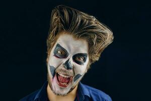 hombre enmascarado del día de la muerte en halloween foto