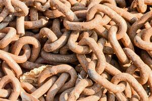 a pile of rusty chain links photo