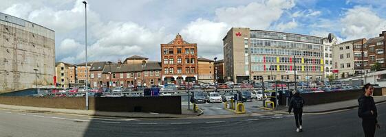 panorámico ver de céntrico compras centro comercial a central lutón ciudad de Inglaterra Reino Unido. mayo 5to, 2023 foto