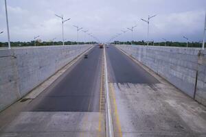 sin escalas velocidad camino purbachal Autopista la carretera en dhaka-bangladesh foto