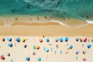 ai generado aéreo ver de personas relajante en el playa en verano. parte superior ver desde zumbido, aéreo ver de personas broncearse en el playa en verano, ai generado foto