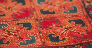 Nahansicht von Ornament und Muster von samarkand Teppiche, Usbekistan. video