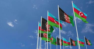 azerbaiyán banderas ondulación juntos en el cielo, sin costura lazo en viento, espacio en izquierda lado para diseño o información, 3d representación video