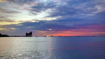 Sky sunset timelapse at beach scenery, Whether it's the warm hues of sunset timelapse, or the shimmering reflection of the sun, sunset has the power to inspire feelings of wonder. video