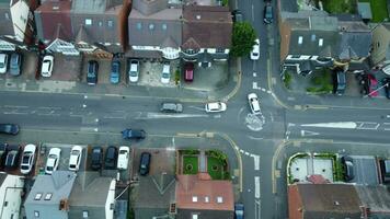 aéreo Visão do britânico Cidade e residencial Estado video