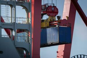 contrainer puente en el Puerto de hambriento foto