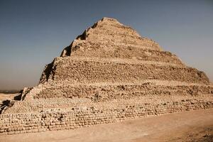 famoso egipcio pirámides de giza. paisaje en Egipto. pirámide en desierto. África. preguntarse de el mundo foto