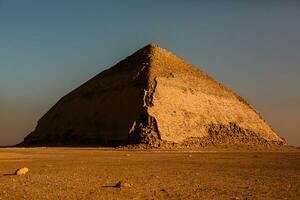 famoso egipcio pirámides de giza. paisaje en Egipto. pirámide en desierto. África. preguntarse de el mundo foto