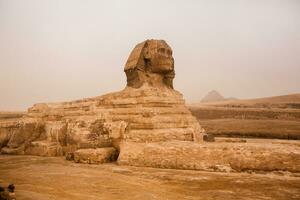 famoso egipcio pirámides de giza. paisaje en Egipto. pirámide en desierto. África. preguntarse de el mundo foto