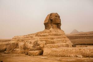 famoso egipcio pirámides de giza. paisaje en Egipto. pirámide en desierto. África. preguntarse de el mundo foto