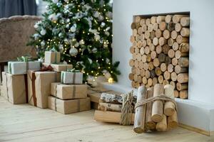 Navidad interior valores fotos explorar calentar y atractivo fiesta temática hogar ajustes, adornado con centelleo luces, medias, y hermosamente decorado Navidad arboles