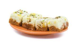 indio diwali dulce comida kalakand en blanco antecedentes foto