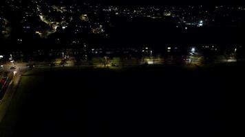 Antenne Aussicht von Luton Stadt während dunkel Nacht und Leben Feuerwerk auf Lagerfeuer Nacht video
