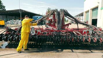 Washing of largesized agricultural machinery. Cleaning the planter with water under pressure after working in the field. Maintenance of large equipment video