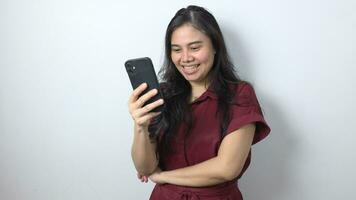 Person of a woman holding black smartphone video