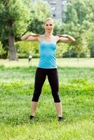 mujer ejercicio al aire libre foto