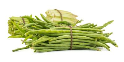 verde frijoles con otros vegetales en blanco antecedentes foto