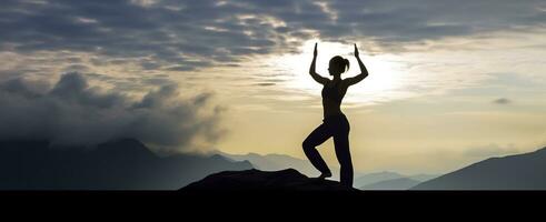 ai generado silueta de un mujer practicando yoga en el cumbre con montaña antecedentes. ai generado foto