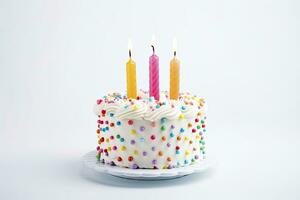 ai generado vistoso cumpleaños pastel con velas aislado en blanco antecedentes. ai generado foto