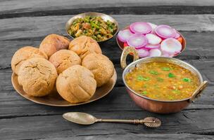 Rajasthani tradicional cocina dal baati foto