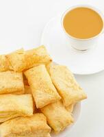 indio té hora desayuno khari en blanco antecedentes foto