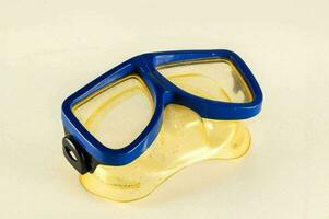 a yellow and blue diving mask photo