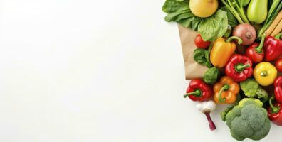 ai generado sano comida en papel bolso vegetales y frutas en blanco antecedentes. ai generado foto