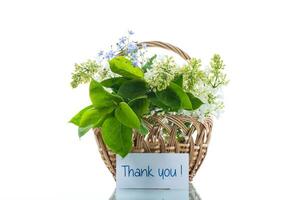 ramo de flores de blanco lilas con un gracias usted tarjeta foto