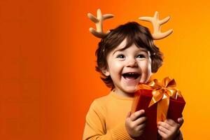 ai generado contento pequeño chico en reno cornamenta en un brillante antecedentes. dar regalos. nuevo año ventas, publicidad, descuentos foto