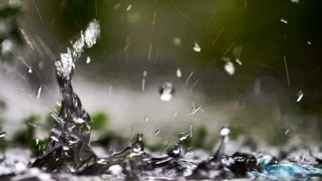 långsam rörelse 4x tung regn, miljö och klimat förändra begrepp. video
