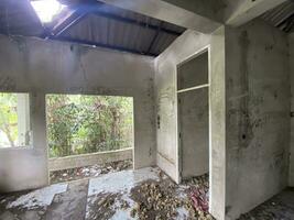 abandoned house in the city of thailand photo