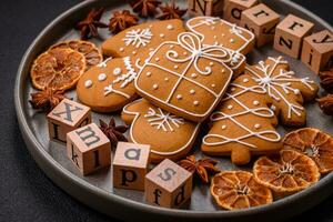 hermosa Navidad composición con Copiar espacio con un inscripción en de madera cubitos foto