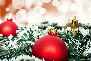 hermosa Navidad fondo, pelotas y Brillantina, increíble decoración foto