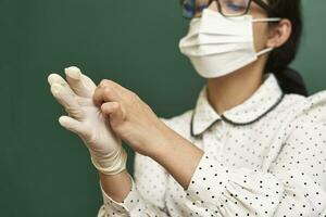 profesor enseñando durante codicioso 19 pandemia foto