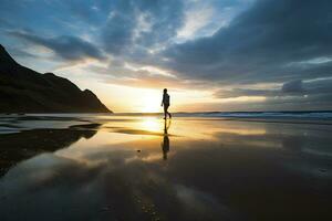 ai generado un persona caminando en el playa a puesta de sol. ai generado. foto