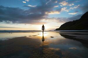 ai generado un persona caminando en el playa a puesta de sol. ai generado. foto