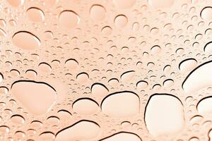 azul cielo con gotas de lluvia en el vaso foto